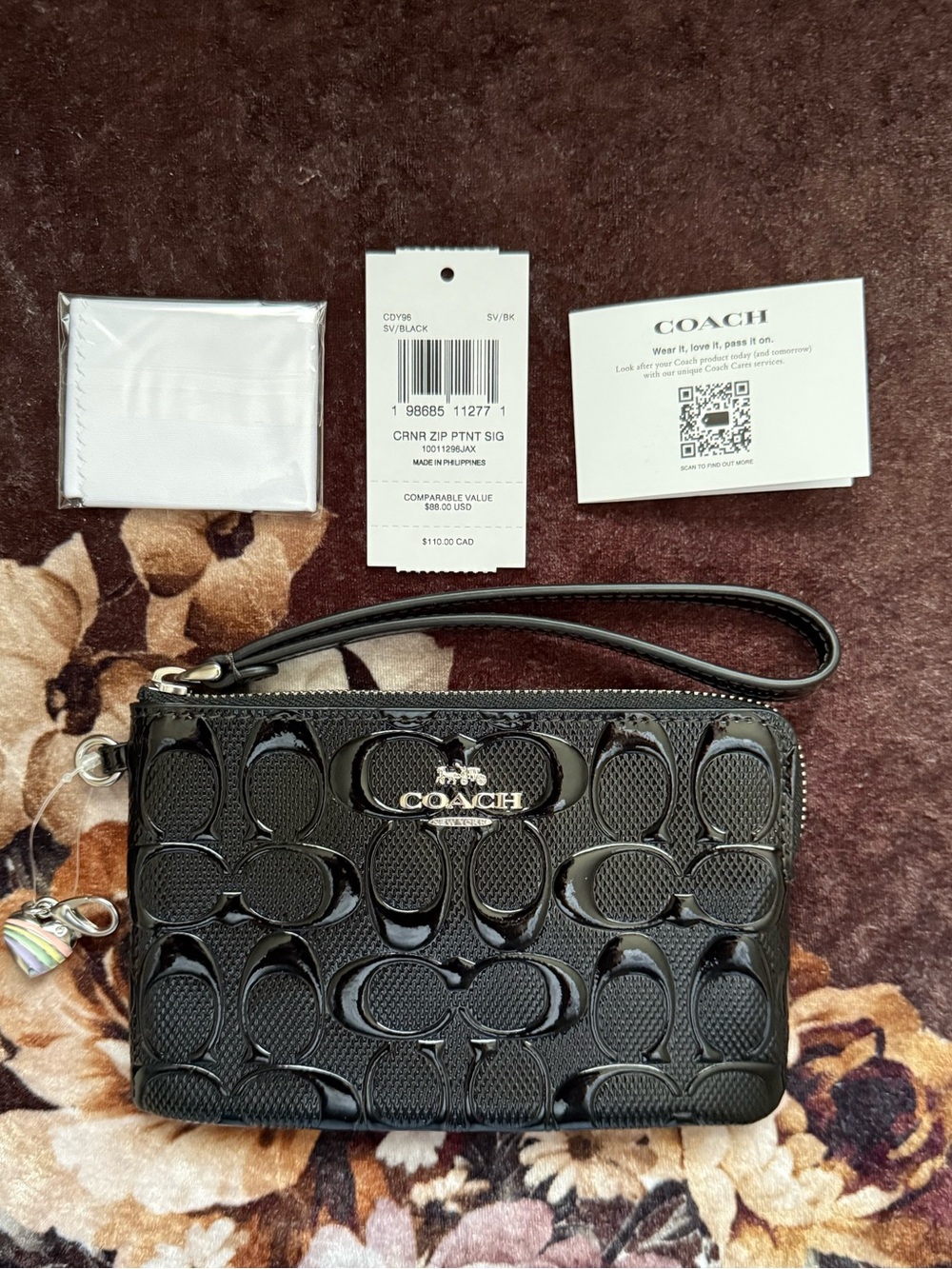 COACH Signature Logo Patent Leather Black Corner Zip Wristlet With Charm NWT